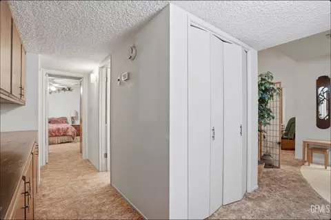 Entry Way - 209 E Warren St, Taft, CA 93268 photo 2 of 2