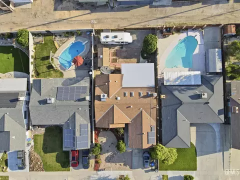 View/Area - 209 E Warren St, Taft, CA 93268 photo 4 of 6