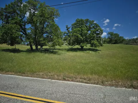 28251 Deertrail Dr, Tehachapi, CA 93561