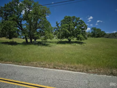 28251 Deertrail Dr, Tehachapi, CA 93561