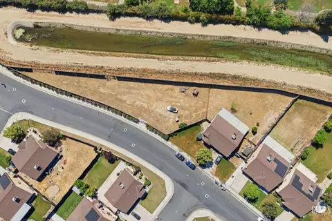 7115 Santana Sun Dr, Bakersfield, CA 93313