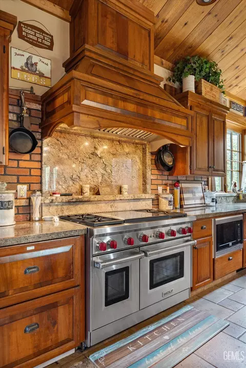 Kitchen - 44164 Sugarloaf Dr, Posey, CA 93260 photo 5 of 7