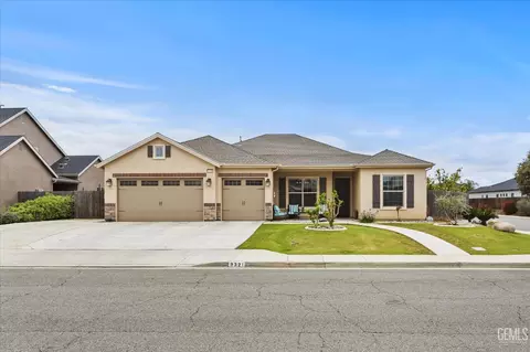 9321 Riviera Del Sol Dr, Bakersfield, CA 93314