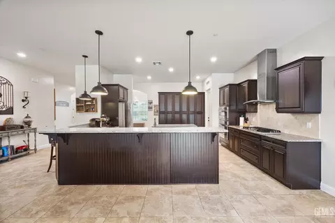 9321 Riviera Del Sol Dr, Bakersfield, CA 93314