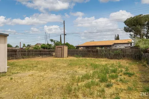 Exterior - 10001 Waco Ave, Lamont, CA 93241 photo 7 of 11
