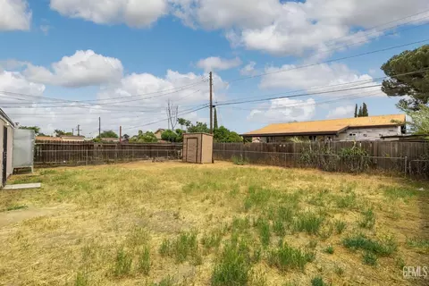 Exterior - 10001 Waco Ave, Lamont, CA 93241 photo 8 of 11