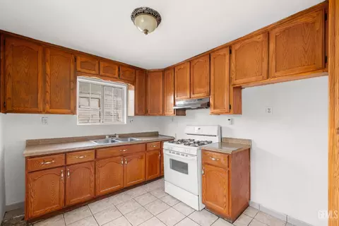 Kitchen - 10001 Waco Ave, Lamont, CA 93241 photo 1 of 4