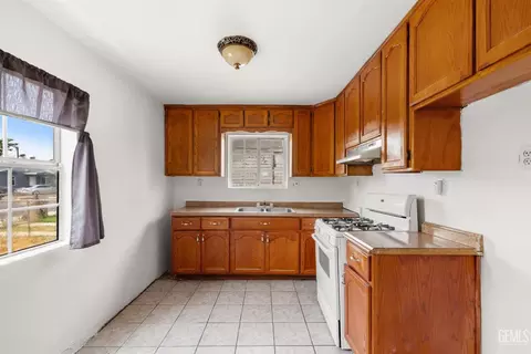 Kitchen - 10001 Waco Ave, Lamont, CA 93241 photo 2 of 4