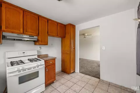 Kitchen - 10001 Waco Ave, Lamont, CA 93241 photo 4 of 4
