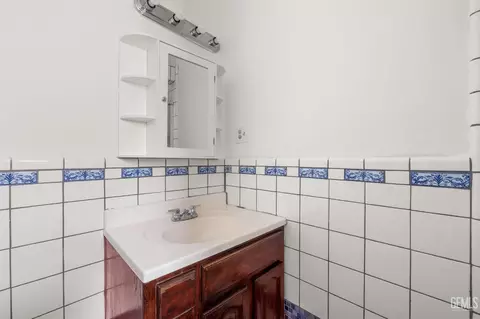 Bath - 10001 Waco Ave, Lamont, CA 93241 photo 2 of 2