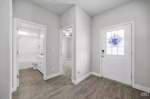 Entry Way - 9001 Brook Shadow Way, Shafter, CA 93263 photo 3 of 9