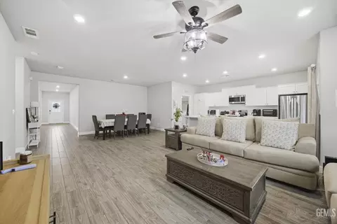 Entry Way - 9001 Brook Shadow Way, Shafter, CA 93263 photo 6 of 9