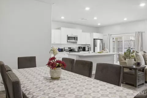 Dining - 9001 Brook Shadow Way, Shafter, CA 93263 photo 1 of 1