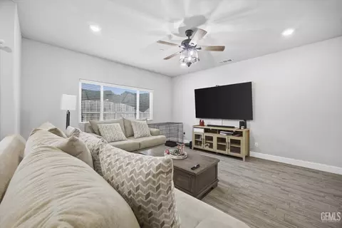 Entry Way - 9001 Brook Shadow Way, Shafter, CA 93263 photo 5 of 9