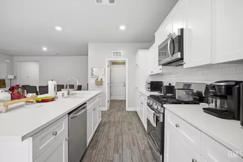 Entry Way - 9001 Brook Shadow Way, Shafter, CA 93263 photo 9 of 9
