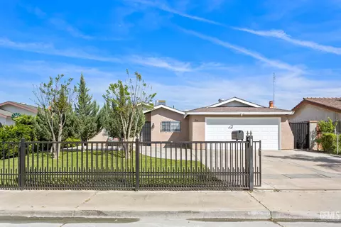 2214 Quincy St, Delano, CA 93215