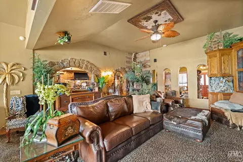 Living - 6016 E Texas St, Bakersfield, CA 93307 photo 3 of 4