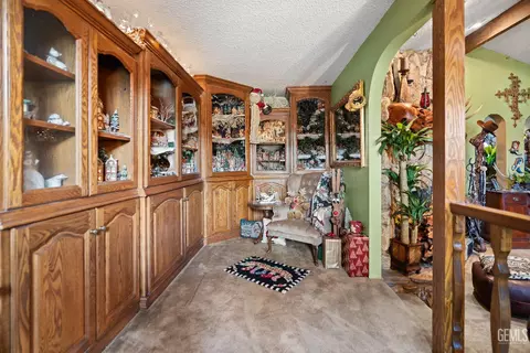 Entry Way - 6016 E Texas St, Bakersfield, CA 93307 photo 1 of 2