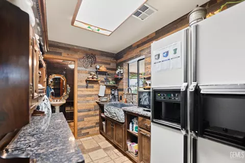 Kitchen - 6016 E Texas St, Bakersfield, CA 93307 photo 4 of 4
