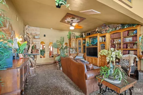 Living - 6016 E Texas St, Bakersfield, CA 93307 photo 2 of 4