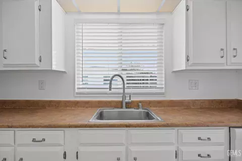 152 Torrey Pine Ln, Bakersfield, CA 93308 photo 9
