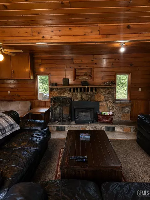Living - 47414 Dogwood, Posey, CA 93260 photo 2 of 4