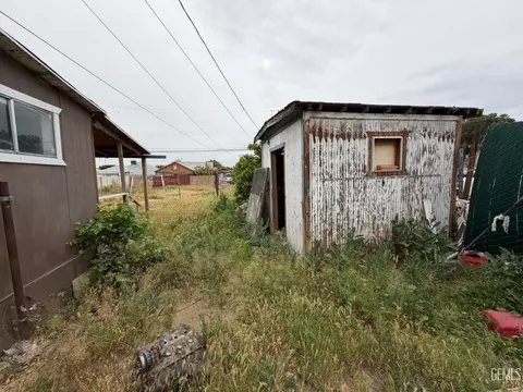 Exterior - 306 Buchanan St, Taft, CA 93268 photo 6 of 8