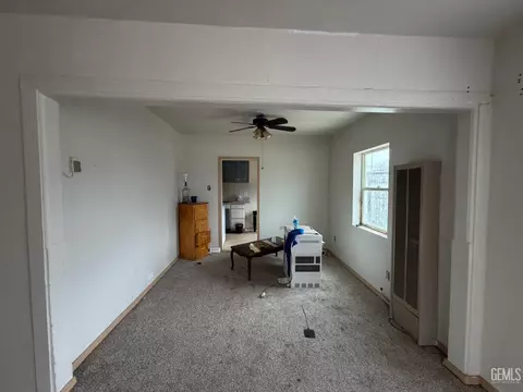 Living - 306 Buchanan St, Taft, CA 93268 photo 1 of 1