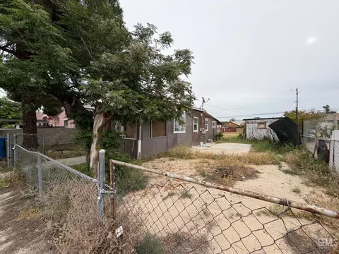 Exterior - 306 Buchanan St, Taft, CA 93268 photo 5 of 8