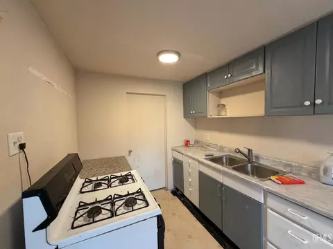 Kitchen - 306 Buchanan St, Taft, CA 93268 photo 3 of 3