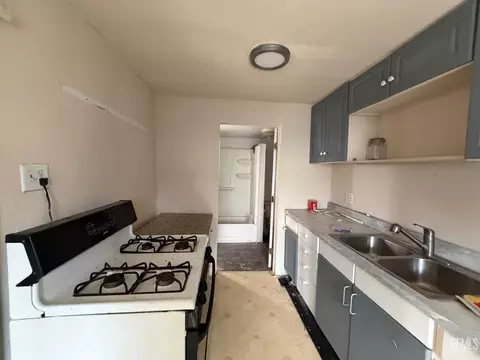Kitchen - 306 Buchanan St, Taft, CA 93268 photo 1 of 3