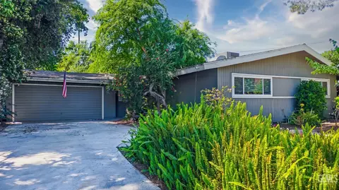 2925 Roanoke Ct, Bakersfield, CA 93306