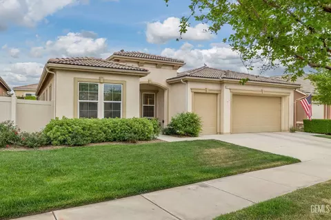 6211 Shelburne Dr, Bakersfield, CA 93306