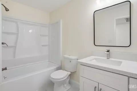 Bath - 220 Wooner Dr, Arvin, CA 93203 photo 1 of 2