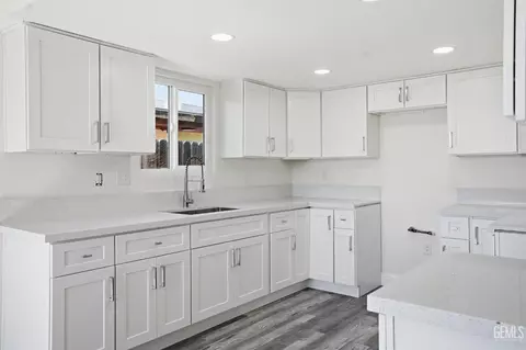 Kitchen - 220 Wooner Dr, Arvin, CA 93203 photo 2 of 4