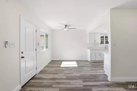 Living - 220 Wooner Dr, Arvin, CA 93203 photo 2 of 3