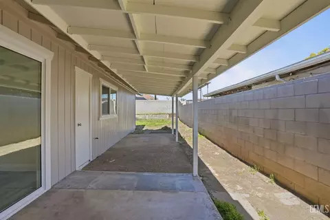 Exterior - 220 Wooner Dr, Arvin, CA 93203 photo 2 of 3