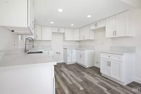 Kitchen - 220 Wooner Dr, Arvin, CA 93203 photo 3 of 4