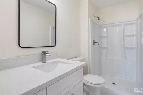 Bath - 220 Wooner Dr, Arvin, CA 93203 photo 2 of 2