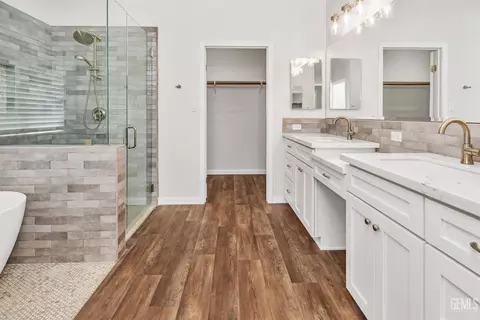 Bath - 2016 Snowdrop Dr, Bakersfield, CA 93311 photo 2 of 3
