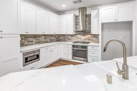 Kitchen - 2016 Snowdrop Dr, Bakersfield, CA 93311 photo 4 of 7