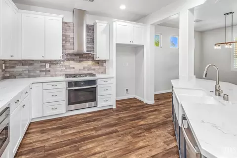 Kitchen - 2016 Snowdrop Dr, Bakersfield, CA 93311 photo 1 of 7