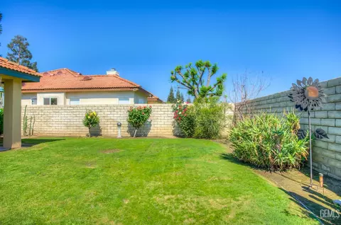 Exterior - 2016 Snowdrop Dr, Bakersfield, CA 93311 photo 7 of 16