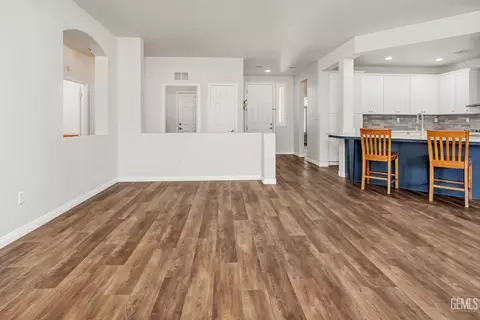 Living - 2016 Snowdrop Dr, Bakersfield, CA 93311 photo 3 of 4