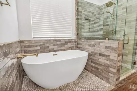 Bath - 2016 Snowdrop Dr, Bakersfield, CA 93311 photo 3 of 3