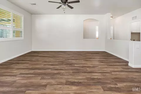 Living - 2016 Snowdrop Dr, Bakersfield, CA 93311 photo 2 of 4