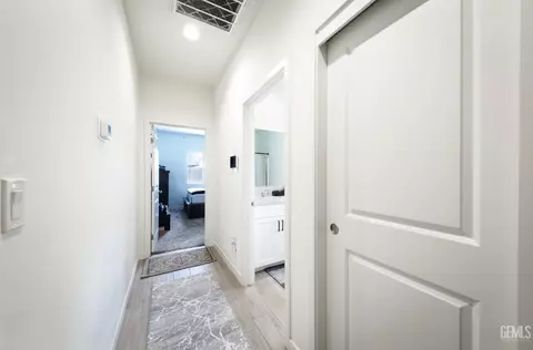 Entry Way - 7901 Bristol Spring Ave, Bakersfield, CA 93313 photo 4 of 4