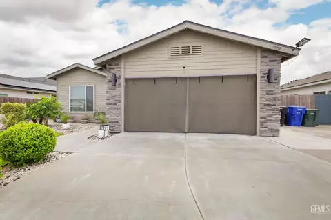 Exterior - 7901 Bristol Spring Ave, Bakersfield, CA 93313 photo 4 of 7