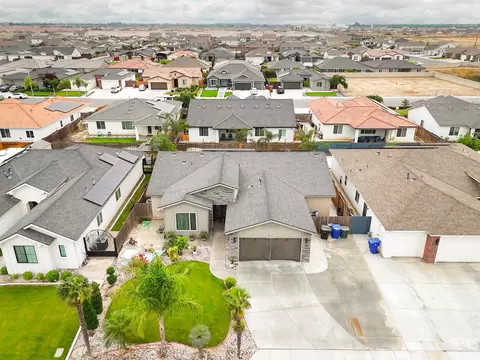 View/Area - 7901 Bristol Spring Ave, Bakersfield, CA 93313 photo 2 of 4