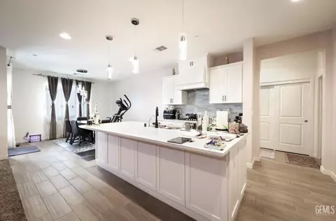 Kitchen - 7901 Bristol Spring Ave, Bakersfield, CA 93313 photo 1 of 3